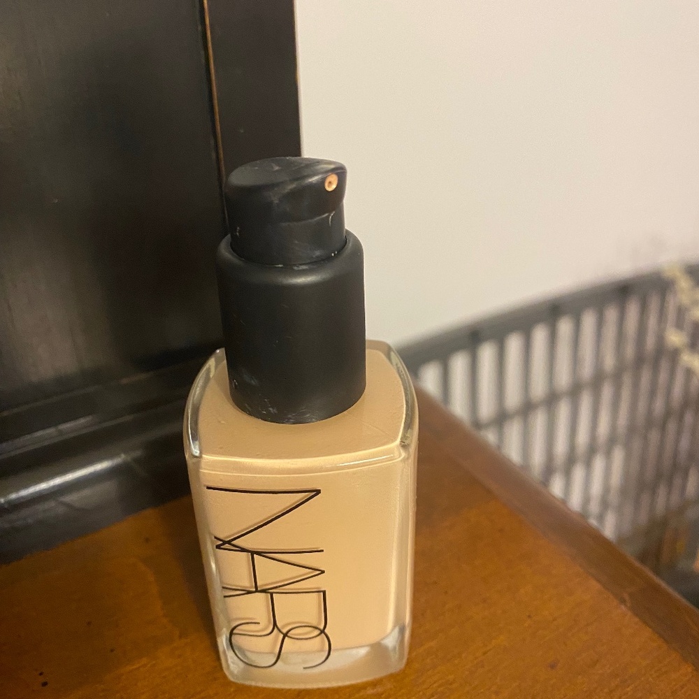 NARS Sheer Glow Foundation with Pump